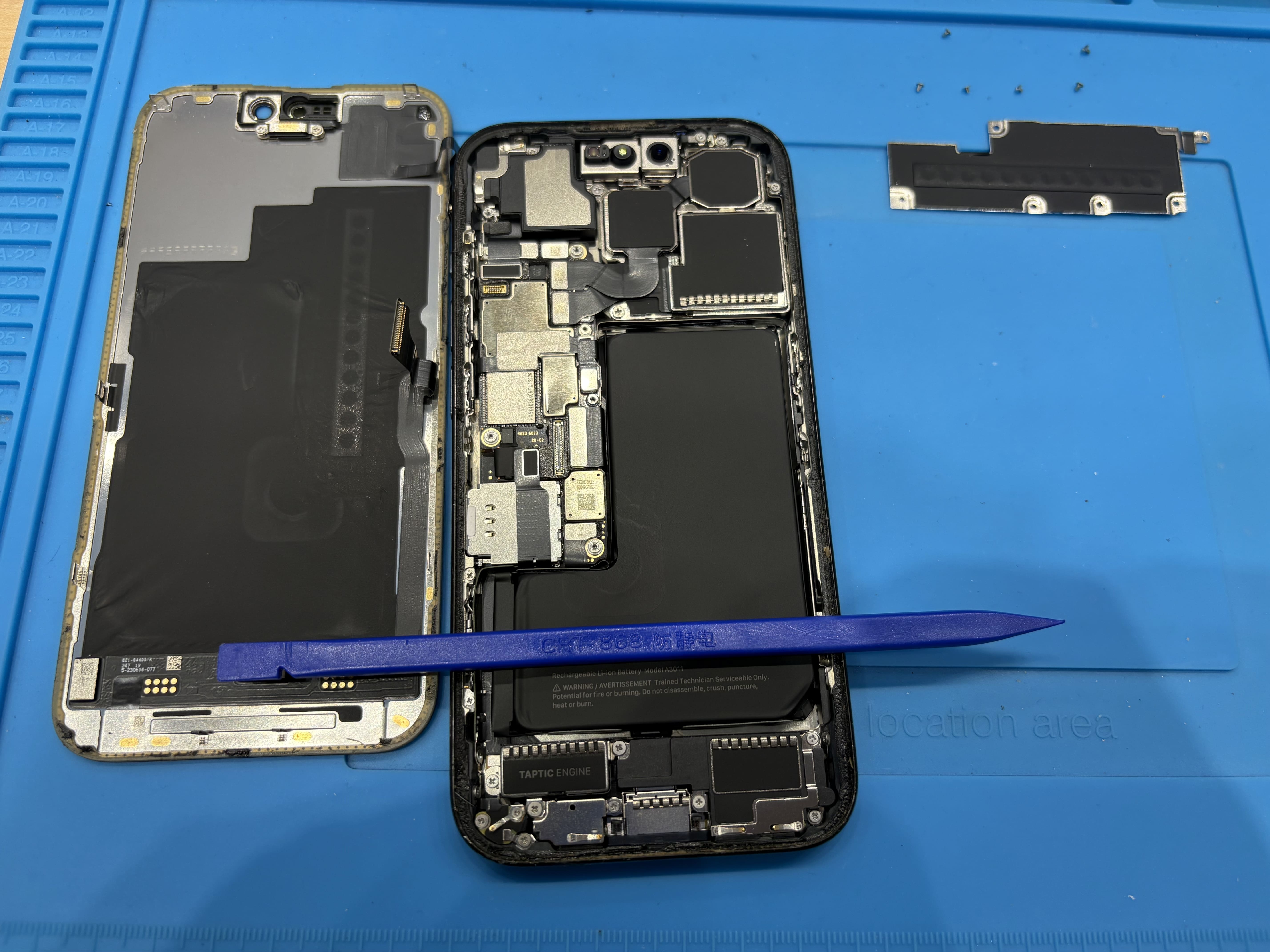 気づいたらヒビが…iPhone15Pro（アイフォン15プロ）の画面割れ修理！